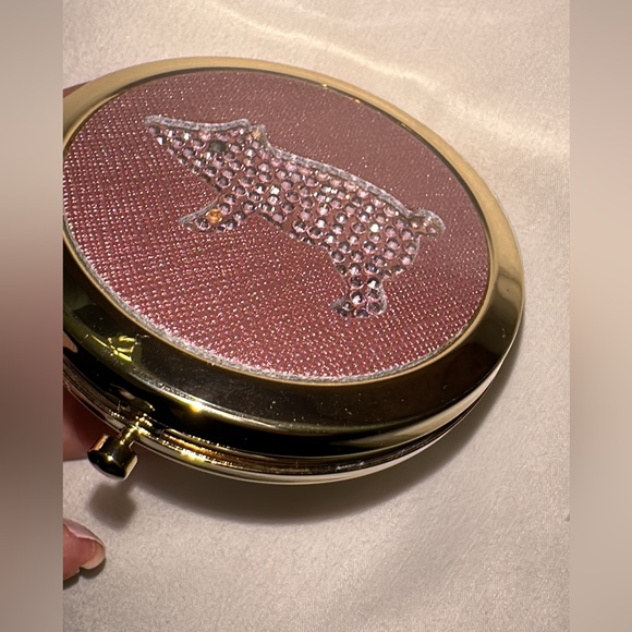 ✨🤍 NEW Henri Bendel RARE Limited Edition Year of the Pig Double Compact Mirror - Picture 8 of 17